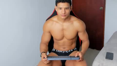 Snapshot of niki_marti chatting on October 1, 12:22 pm niki online show from October 1, 12:22 pm