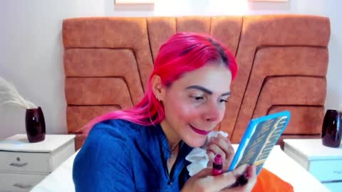 Snapshot of niki_santana chatting on January 8, 4:23 am niki online show from January 8, 4:23 am