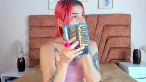 Snapshot of niki_santana chatting on February 19, 4:01 am niki online show from February 19, 4:01 am