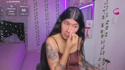 Snapshot of nikibryce_ chatting on April 5, 4:15 pm Niki online show from April 5, 4:15 pm
