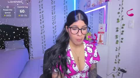 Snapshot of nikibryce_ chatting on April 8, 12:43 am Niki online show from April 8, 12:43 am