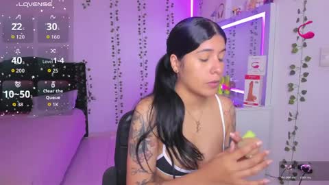 Snapshot of nikibryce_ chatting on April 12, 5:07 pm Niki online show from April 12, 5:07 pm