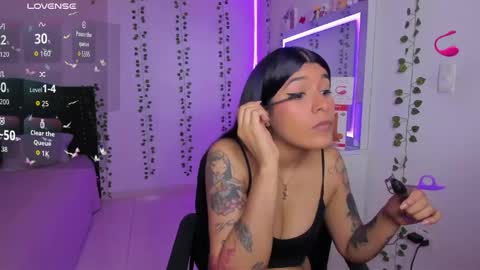 Snapshot of nikibryce_ chatting on April 18, 12:58 am Niki online show from April 18, 12:58 am