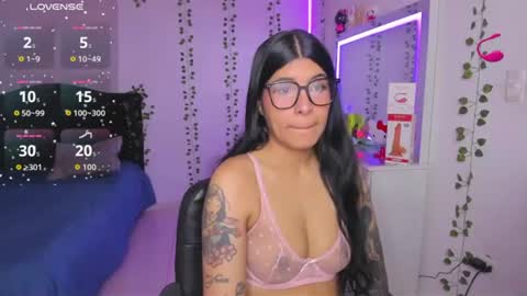 Snapshot of nikibryce_ chatting on June 13, 5:11 pm Niki online show from June 13, 5:11 pm