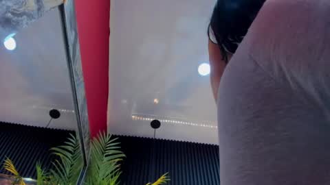 nikii_white online show from December 20, 12:41 am