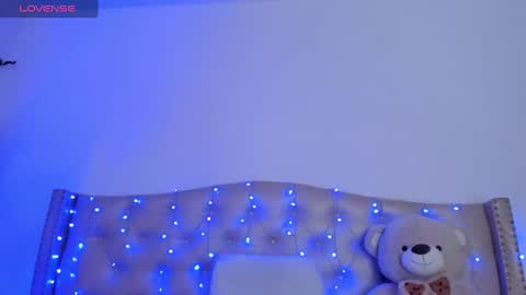 Snapshot of nikiibrooks chatting on December 7, 4:31 am Niikii online show from December 7, 4:31 am