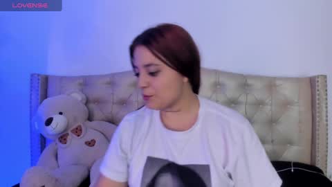 Snapshot of nikiibrooks chatting on December 13, 2:32 am Niikii online show from December 13, 2:32 am