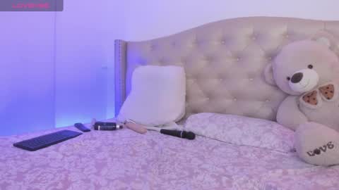 Snapshot of nikiibrooks chatting on March 4, 4:06 am Niikii online show from March 4, 4:06 am