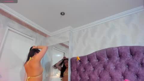 Snapshot of nikiisantana chatting on October 15, 3:39 am Nikki online show from October 15, 3:39 am