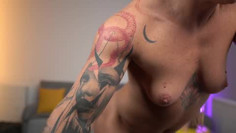 Snapshot of nikitakarma chatting on December 7, 11:51 am Nikita Karma online show from December 7, 11:51 am