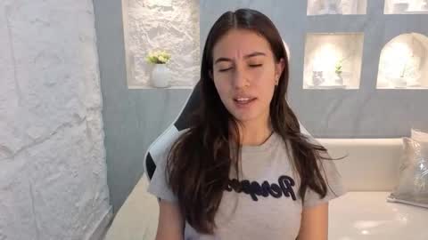 Snapshot of nikka_tx chatting on October 24, 4:31 am Online 2200 to 600 online show from October 24, 4:31 am