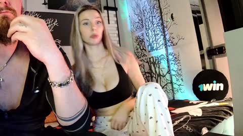 nikki7377 online show from December 5, 3:50 pm