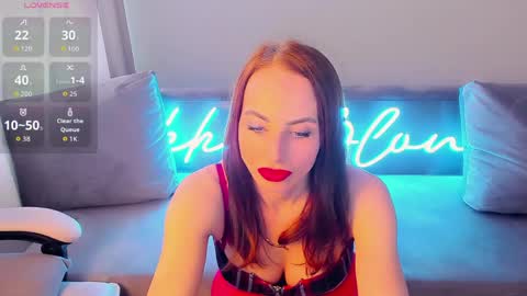 Snapshot of nikki_blondiee chatting on April 9, 10:09 am nikki_blondiee online show from April 9, 10:09 am