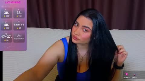 Snapshot of nikki_kardashian chatting on February 7, 11:24 pm Nikki Kardashian online show from February 7, 11:24 pm
