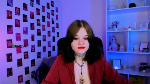 nikki_kiss_ online show from July 19, 8:40 am