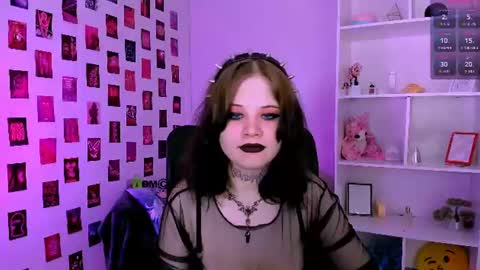 nikki_kiss_ online show from July 31, 8:58 am