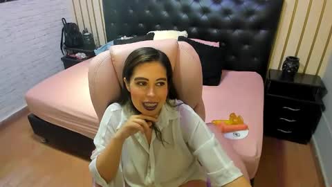 Snapshot of nikki_nikol chatting on June 5, 10:15 pm Nikki online show from June 5, 10:15 pm