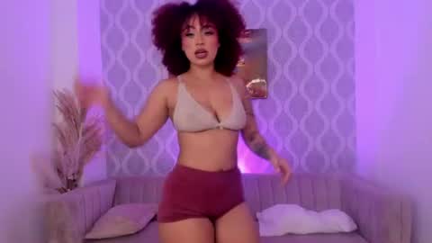 Snapshot of nikki_rousmel chatting on June 12, 4:33 am Nicole online show from June 12, 4:33 am