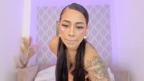 Nicole online show from June 21, 12:30 pm