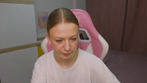 Snapshot of nikkibenz03 chatting on June 3, 7:11 am Beatrice online show from June 3, 7:11 am