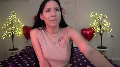 Snapshot of nikkigoldx chatting on February 17, 5:43 pm Nikki online show from February 17, 5:43 pm