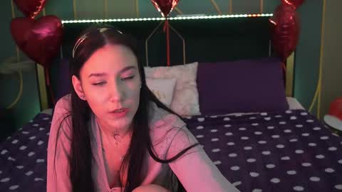 Snapshot of nikkigoldx chatting on February 18, 2:49 pm Nikki online show from February 18, 2:49 pm