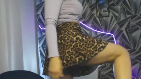 Snapshot of nikkikiss___ chatting on May 13, 12:19 am nikkikiss___ online show from May 13, 12:19 am