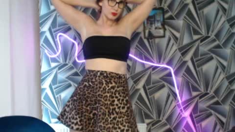 Snapshot of nikkikiss___ chatting on May 15, 11:56 pm nikkikiss___ online show from May 15, 11:56 pm