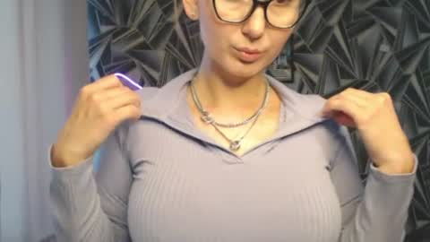 nikkikiss___ online show from June 21, 2:14 am