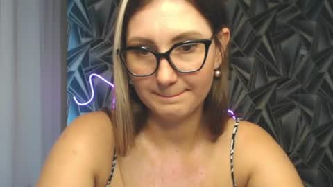 nikkikiss___ online show from June 25, 3:50 am