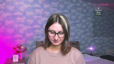 nikkikiss___ online show from July 17, 2:29 am