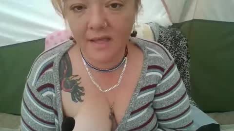 nikkinastyslut online show from May 8, 3:28 pm