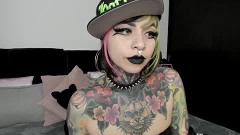 Nikki Ramone   online show from December 4, 1:09 pm