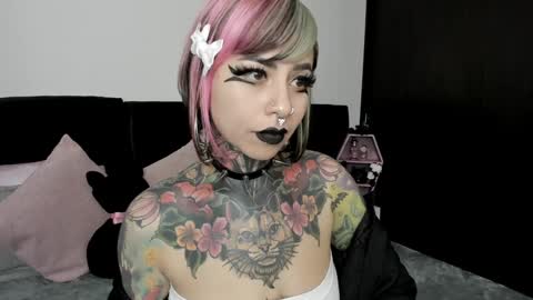Nikki Ramone   online show from December 6, 12:27 pm