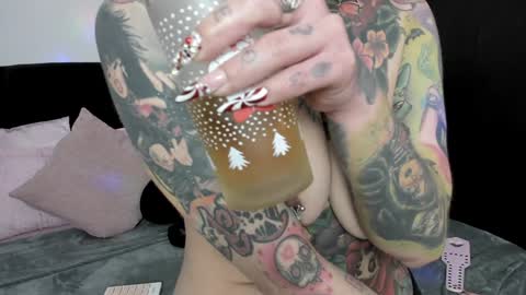 Nikki Ramone   online show from December 12, 3:48 pm