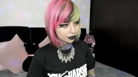 Nikki Ramone   online show from December 13, 9:57 am
