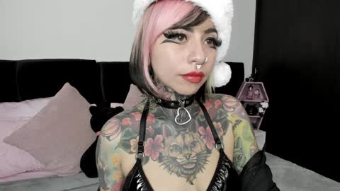 Nikki Ramone   online show from December 17, 9:50 am