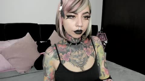 Nikki Ramone   online show from December 18, 9:25 am