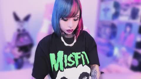 Nikki Ramone   online show from November 6, 3:29 am