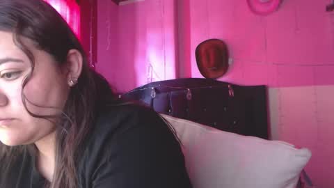 Snapshot of nikkirous_ chatting on February 22, 3:32 pm Nikkirous online show from February 22, 3:32 pm