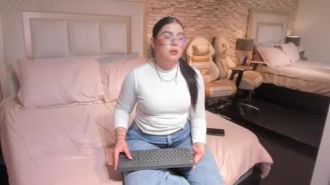 Y E S I online show from January 15, 12:43 pm