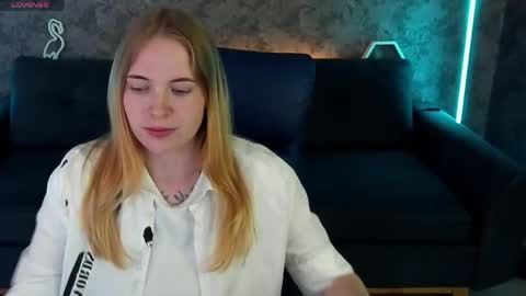 Snapshot of nikkyreyyy chatting on May 16, 5:48 am nikkyreyyy online show from May 16, 5:48 am