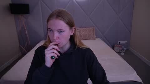 Snapshot of nikkyreyyy chatting on May 27, 5:26 am nikkyreyyy online show from May 27, 5:26 am