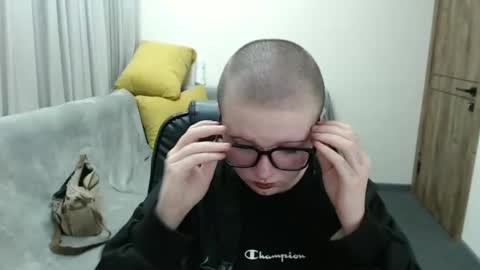 nikkysnow online show from September 17, 8:05 am