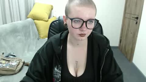 nikkysnow online show from September 20, 8:15 am