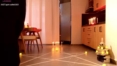 Snapshot of nikol_je chatting on October 30, 9:37 pm Nicole cam online show from October 30, 9:37 pm