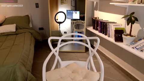 Snapshot of nikol_je chatting on December 13, 11:54 pm Nicole cam online show from December 13, 11:54 pm