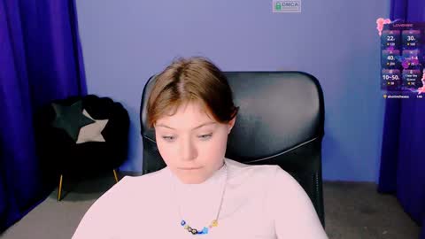Snapshot of nikol_kitt chatting on December 17, 4:45 am Little Niko Help me reach my goals online show from December 17, 4:45 am