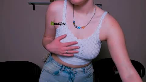 Snapshot of nikol_kitt chatting on December 19, 2:23 am Little Niko Help me reach my goals online show from December 19, 2:23 am