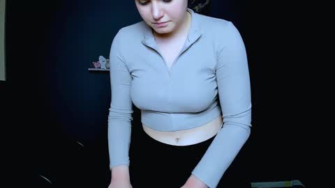Snapshot of nikol_kitt chatting on January 3, 4:44 am Little Niko Help me reach my goals online show from January 3, 4:44 am